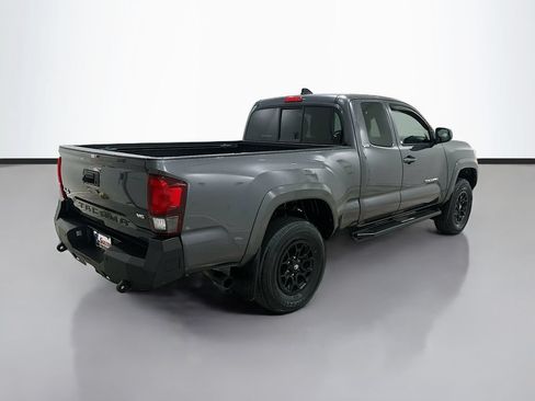 Used 2022 Toyota Tacoma SR5 AWD/4WD image 7