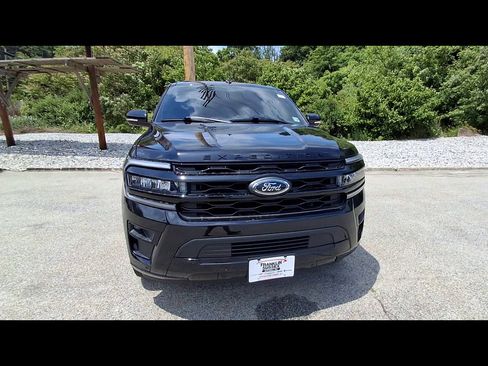 Used 2024 Ford Expedition Limited AWD/4WD image 3