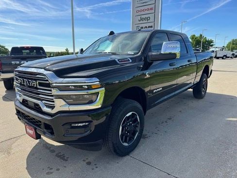 New 2026 RAM 2500 Laramie AWD/4WD image 3