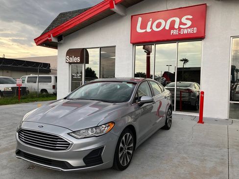 Used 2020 Ford Fusion SE AWD/4WD image 3