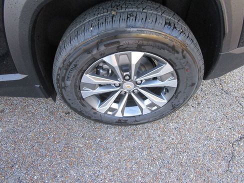 New 2026 Chevrolet Equinox LT w/ Convenience Package II image 9