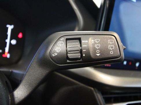 Used 2025 Ford Escape SE w/ Class II Trailer Tow Package FWD image 13