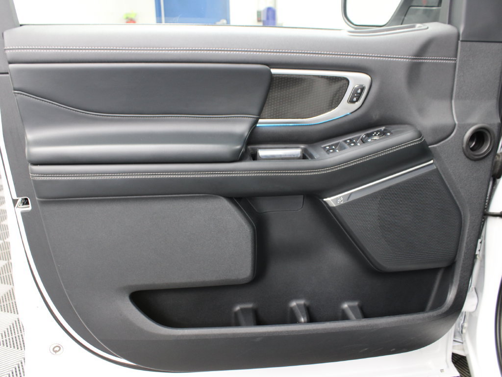 Used 2025 Ford Expedition Max Platinum w/ Stealth Appearance Package AWD/4WD image 77