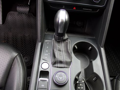 Used 2021 Volkswagen Atlas SE image 23