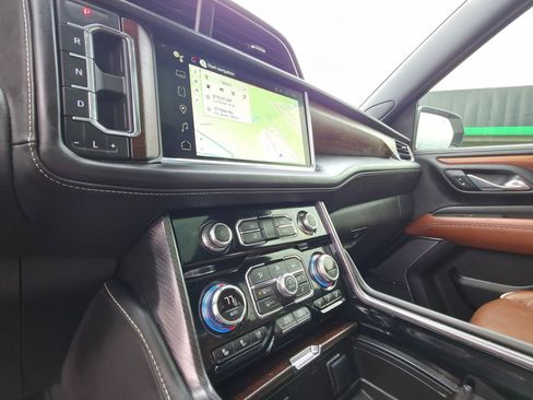 Used 2023 GMC Yukon XL Denali Ultimate image 18