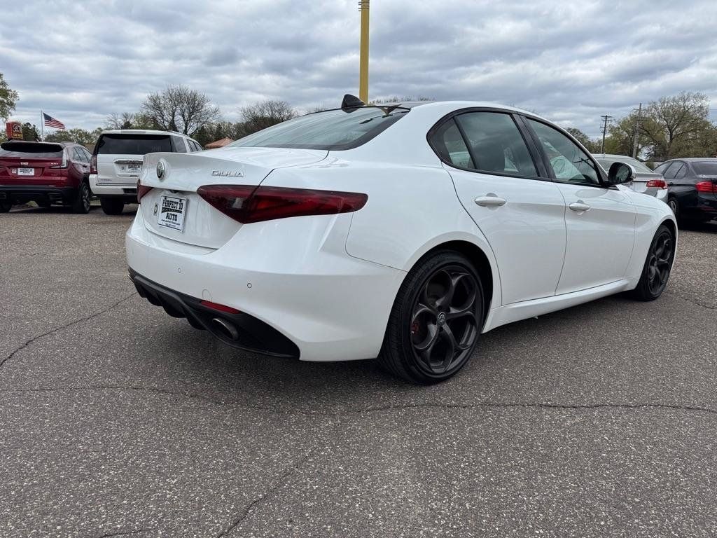 Used 2018 Alfa Romeo Giulia Ti Sport w/ Quick Order Package 22S Sport AWD/4WD image 4