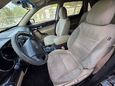 Used 2013 Kia Sorento LX image 14