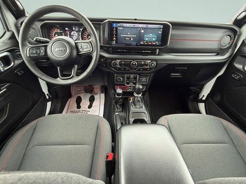 Used 2025 Jeep Wrangler Unlimited Rubicon image 17