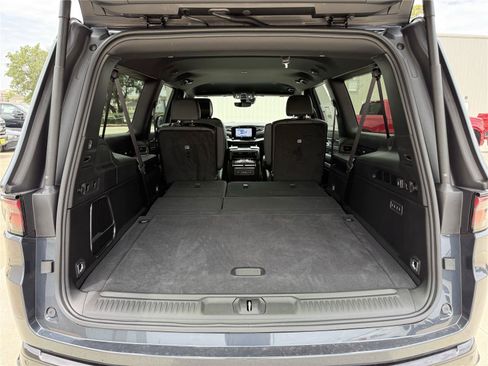 New 2025 Jeep Wagoneer L Series II AWD/4WD image 11