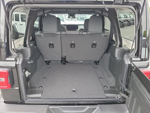 New 2025 Jeep Wrangler Unlimited Sahara AWD/4WD image 19