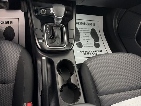 Used 2025 Kia Soul LX w/ LX Technology Package FWD image 21