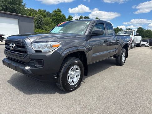 Used 2017 Toyota Tacoma SR AWD/4WD image 7