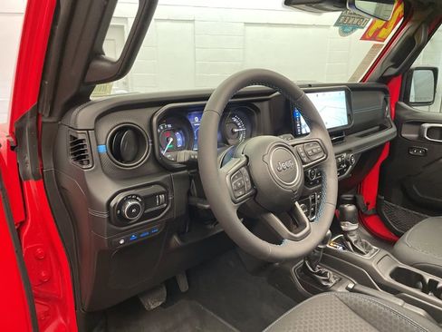 Used 2024 Jeep Wrangler Unlimited Rubicon 4xe w/ Technology Group image 23