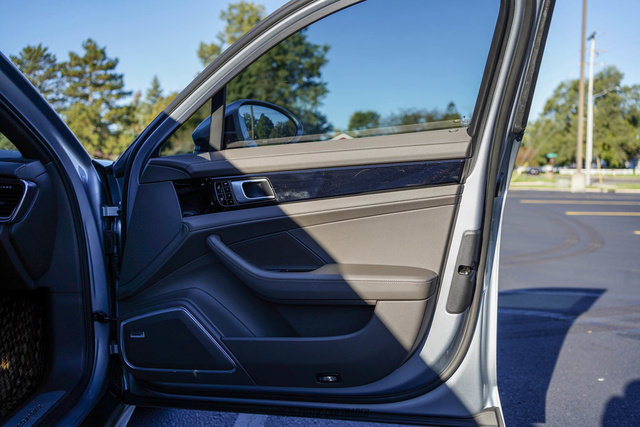 Used 2020 Porsche Panamera RWD image 47