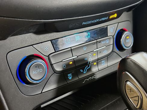 Used 2016 Ford Focus SE FWD image 23