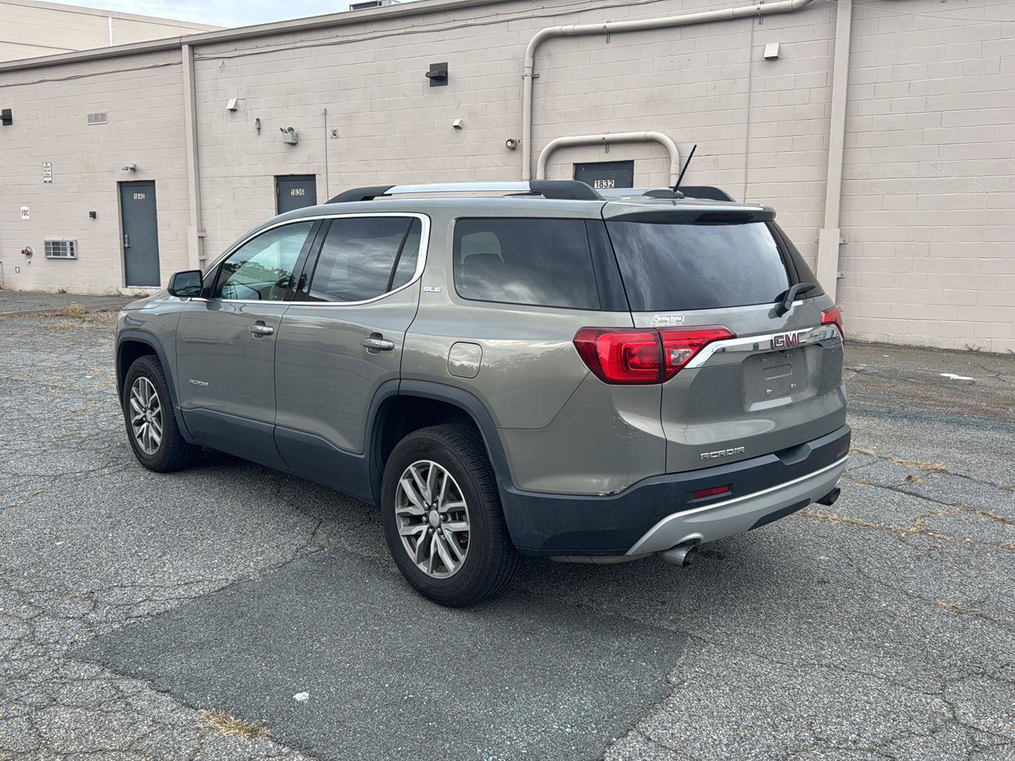 Used 2019 GMC Acadia SLE FWD image 3