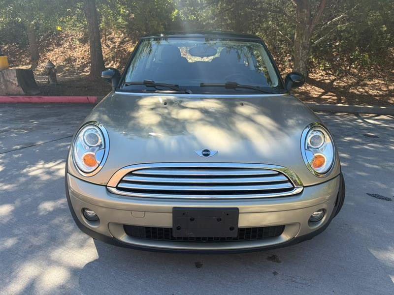 Used 2009 MINI Cooper Hardtop FWD image 2