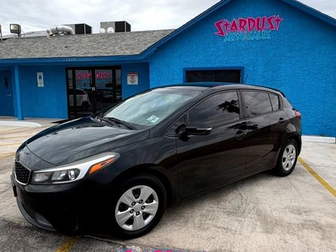 Used 2017 Kia Forte LX FWD image 1