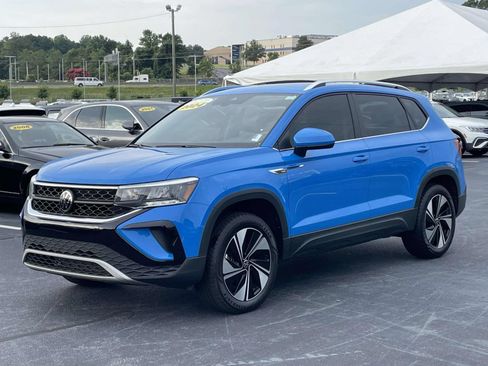 Certified 2024 Volkswagen Taos SE AWD/4WD image 3
