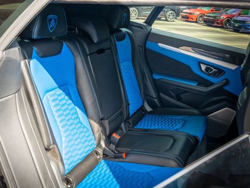 Used 2021 Lamborghini Urus AWD/4WD image 17
