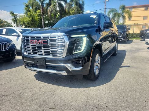 Used 2025 GMC Yukon XL Denali image 2