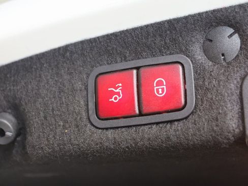 Used 2019 Mercedes-Benz C 300 4MATIC Sedan image 53