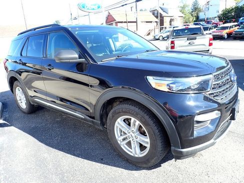 Certified 2022 Ford Explorer XLT w/ Equipment Group 202A image 8