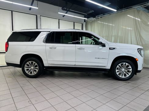 Used 2022 GMC Yukon XL Denali AWD/4WD image 2