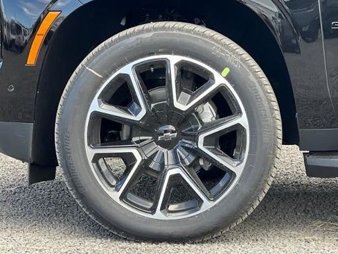 New 2026 Chevrolet Suburban RST w/ Advanced Technology Package AWD/4WD image 33