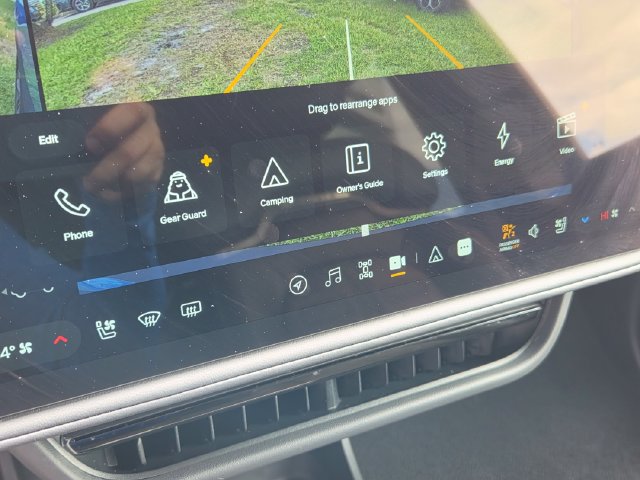 Used 2025 Rivian R1S Adventure Dual AWD/4WD image 33