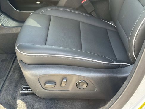 Used 2025 Buick Enclave Preferred image 21