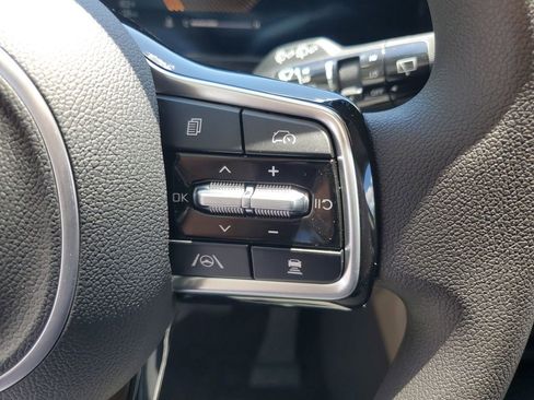 New 2026 Kia Carnival LX FWD image 12