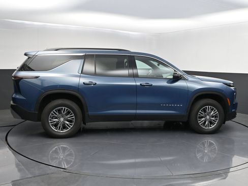 Certified 2026 Chevrolet Traverse LT w/ Enhanced Driving Package FWD image 8