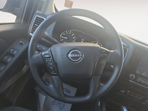 Used 2022 Nissan Frontier SV image 12
