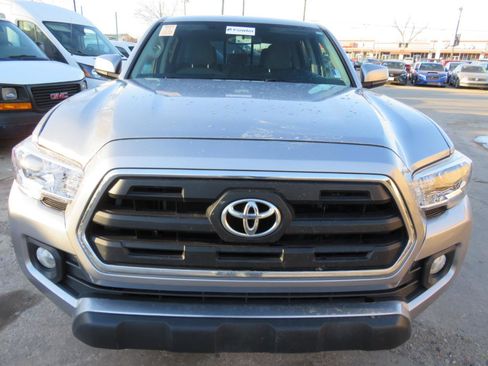 Used 2016 Toyota Tacoma SR5 w/ Towing Package AWD/4WD image 2