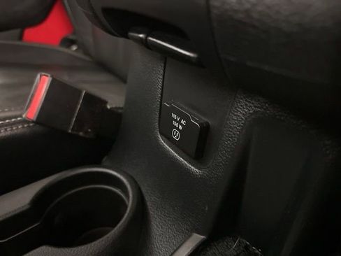 Used 2018 Jeep Wrangler Sahara w/ Connectivity Group AWD/4WD image 21