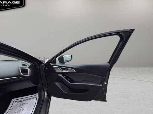 Used 2017 MAZDA MAZDA3 Sport image 27