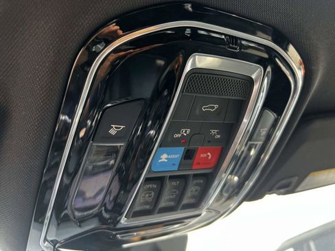 Used 2022 Jeep Grand Cherokee Overland AWD/4WD image 32