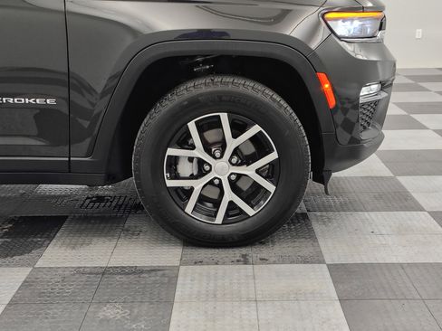 Used 2024 Jeep Grand Cherokee Limited image 14