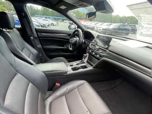 Used 2018 Honda Accord Sport image 12