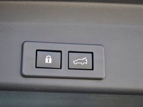 Used 2020 Subaru Ascent Premium w/ Convenience Package image 38