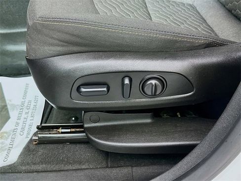 Used 2018 Chevrolet Equinox LT image 18