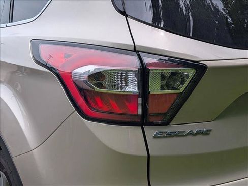 Used 2018 Ford Escape Titanium w/ Ford Safe & Smart Package FWD image 11