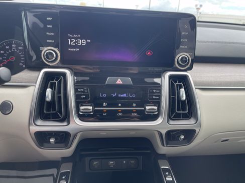 Used 2023 Kia Sorento S w/ Panoramic Sunroof Package AWD/4WD image 23