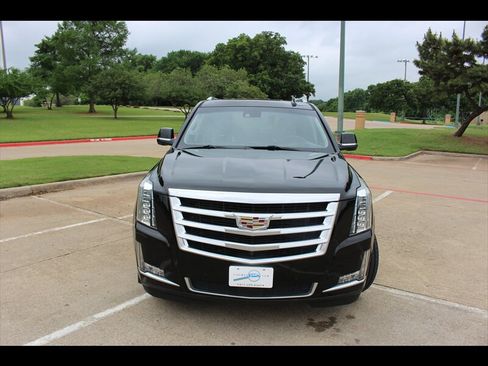 Used 2018 Cadillac Escalade Premium Luxury RWD image 7