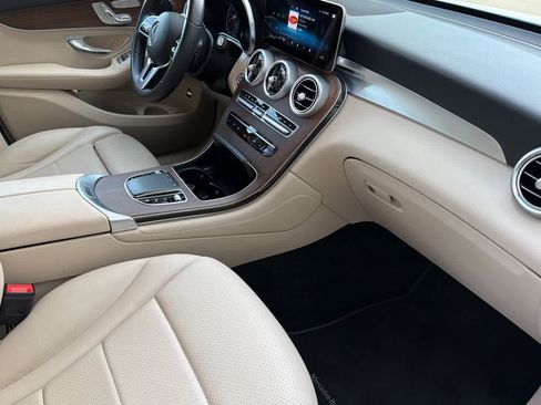 Used 2021 Mercedes-Benz GLC 300 4MATIC image 17