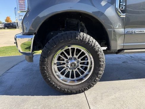 Used 2020 Ford F250 Lariat w/ Lariat Ultimate Package image 4