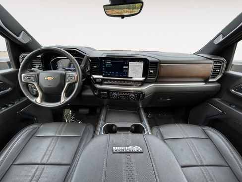 Used 2024 Chevrolet Silverado 2500 High Country w/ High Country Premium Package image 13