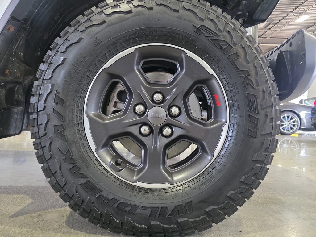 Used 2023 Jeep Gladiator Rubicon w/ LED Lighting Group AWD/4WD image 24
