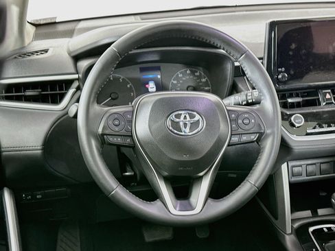 Used 2025 Toyota Corolla Cross LE w/ Moonroof Package FWD image 17